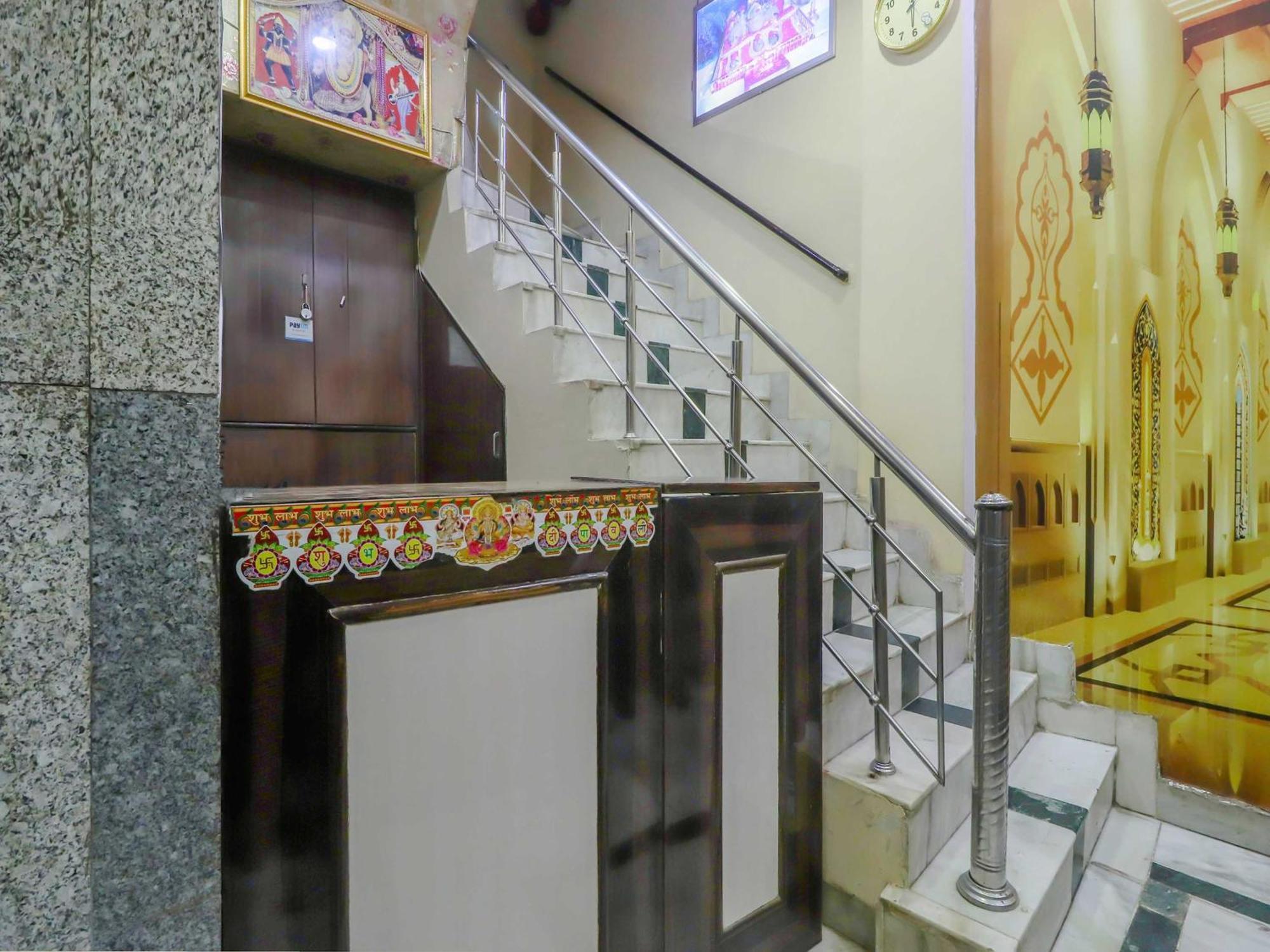Oyo Flagship 81569 The Red Rose Inn Neu-Delhi Exterior foto